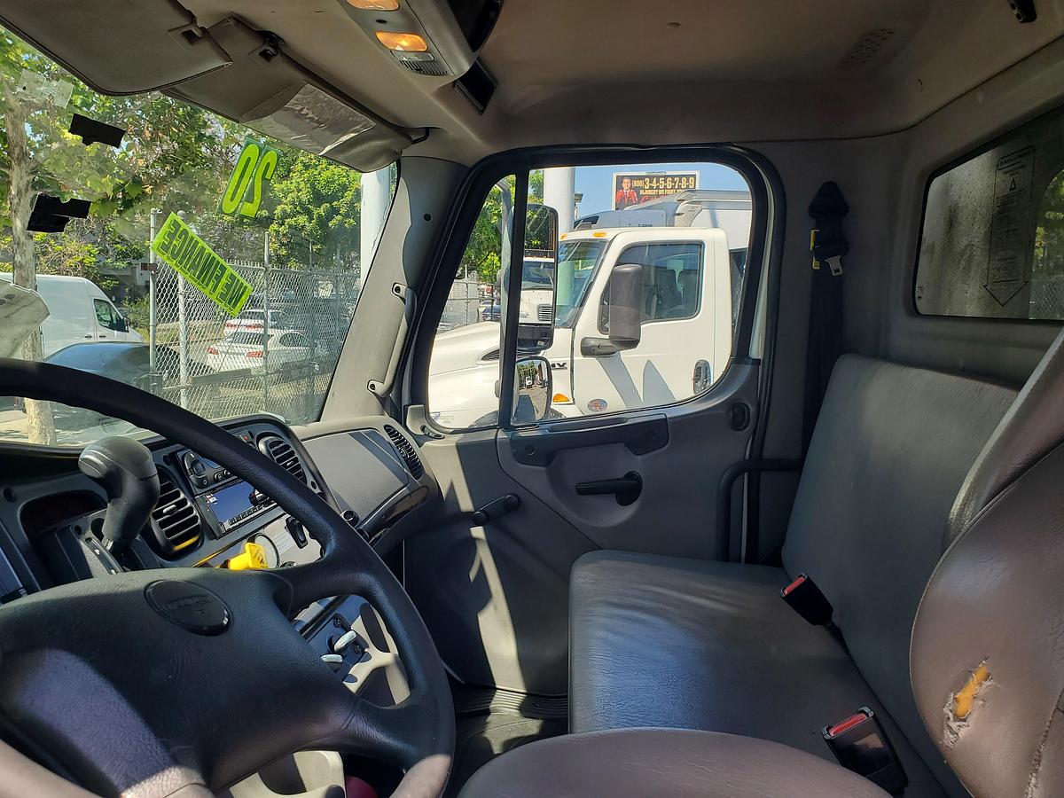 Used 2020 Freightliner M2 26 Foot Refrigerated Truck