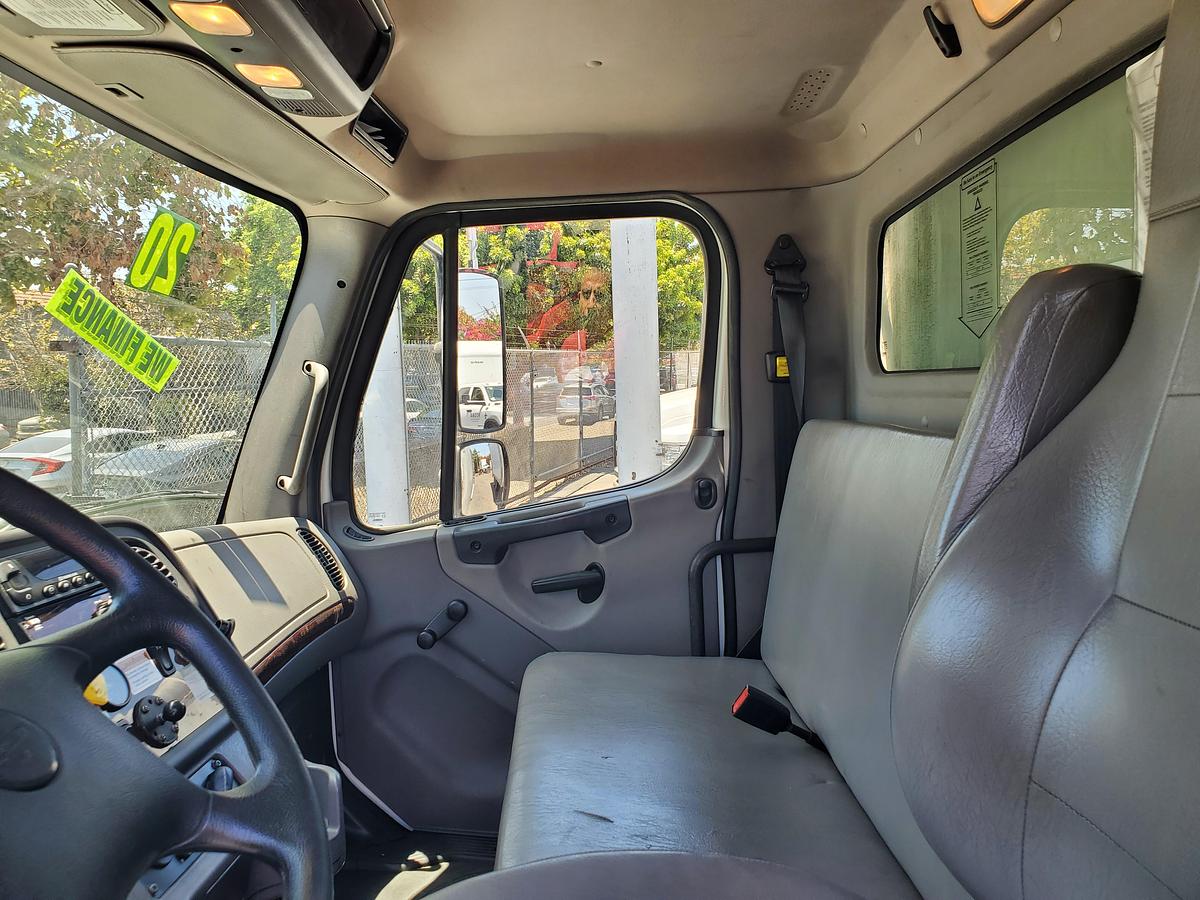 Used 2020 Freightliner M2 26 FT Reefer