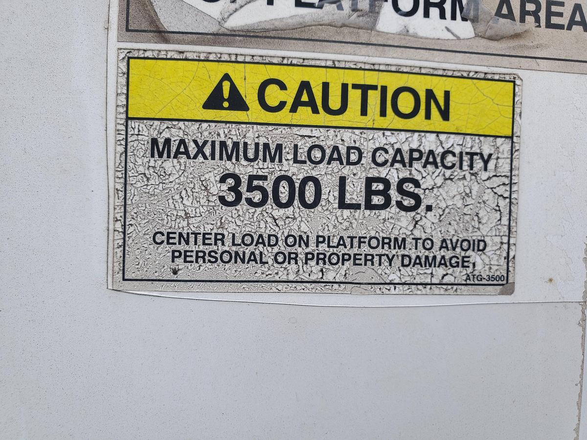 Used 2019 Freightliner M2 26' Box Truck