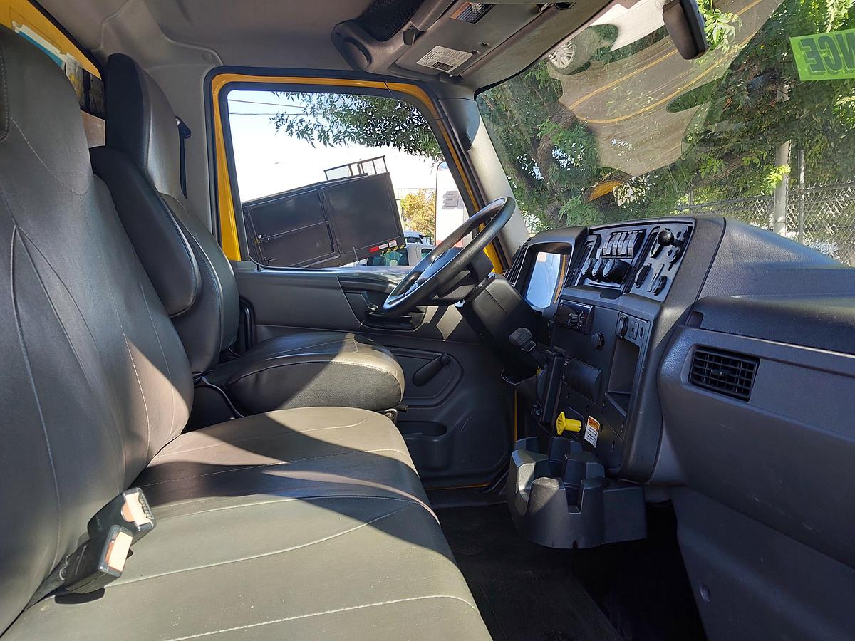 Used 2021 International MV607 26' Box Truck