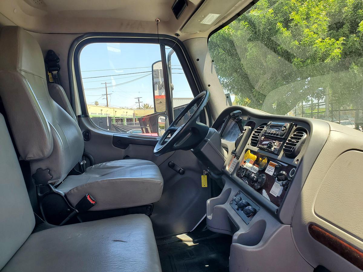 Used 2020 Freightliner M2 26 FT Reefer