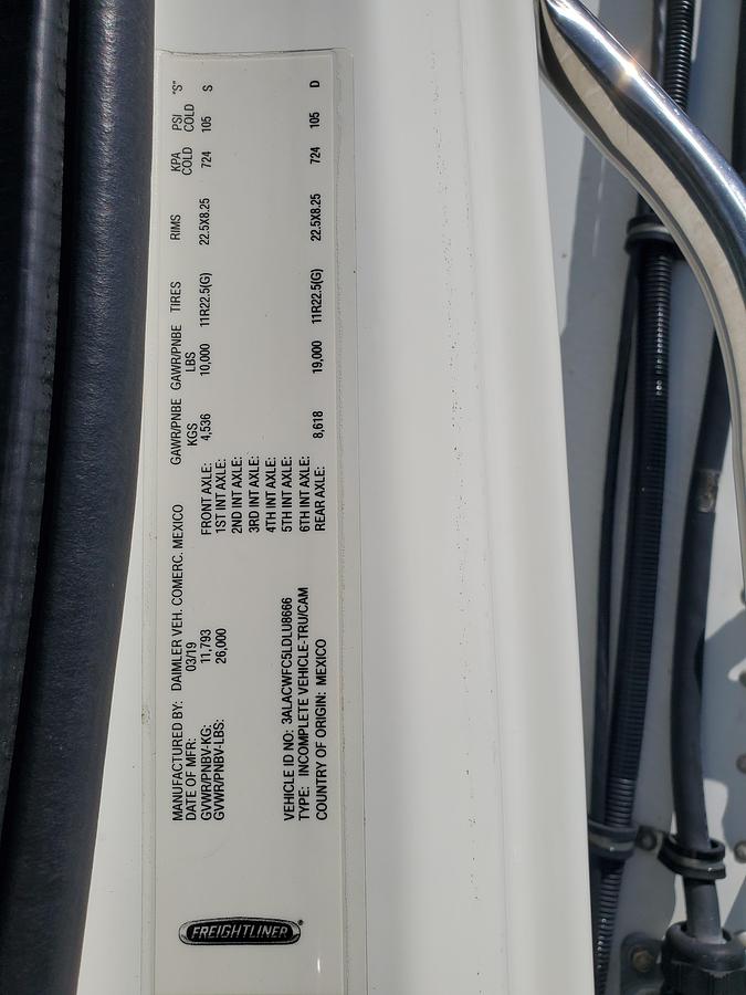Used 2020 Freightliner M2 26 Foot Refrigerated Truck