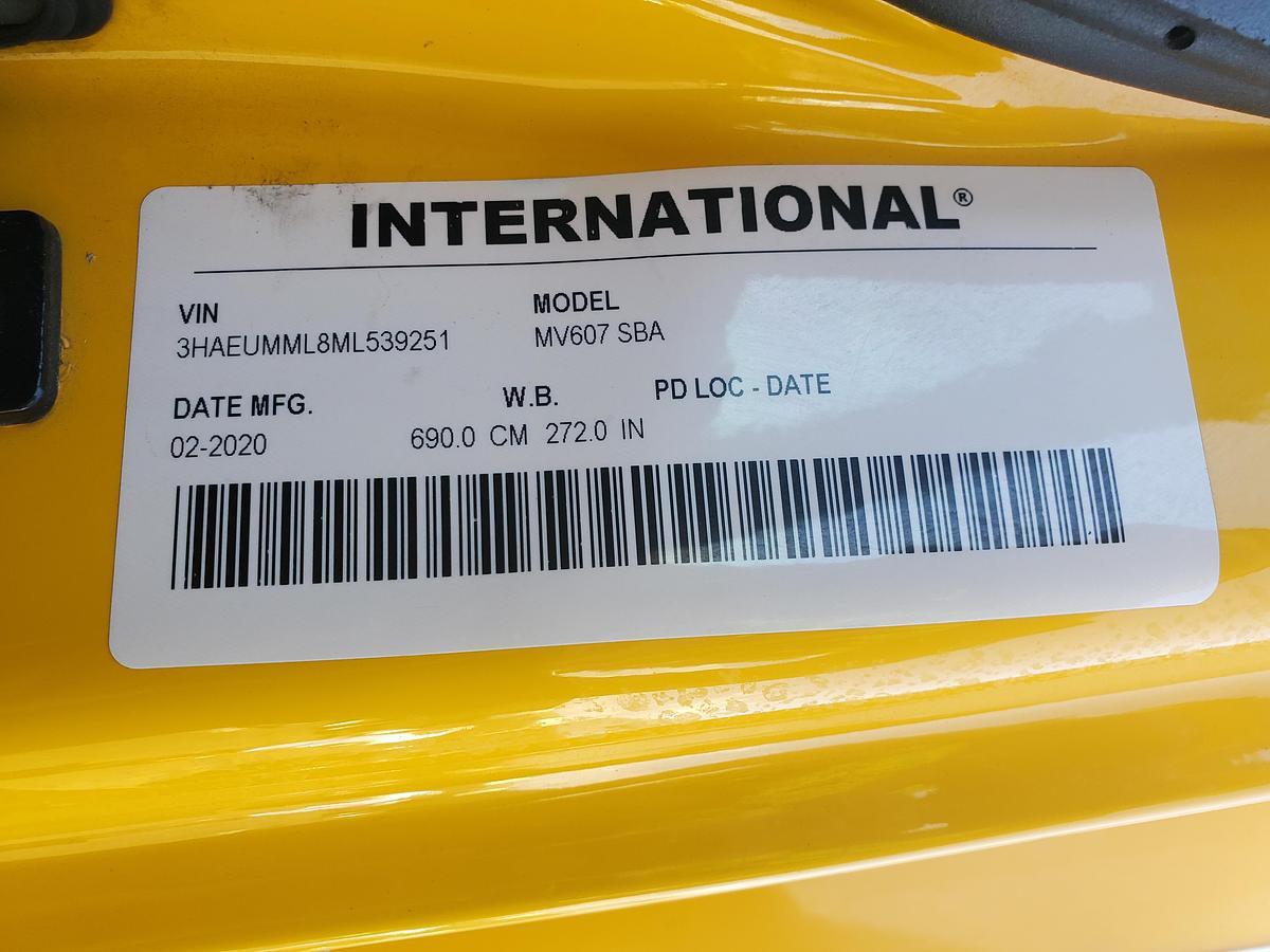 Used 2021 International MV607 with a 26' Box