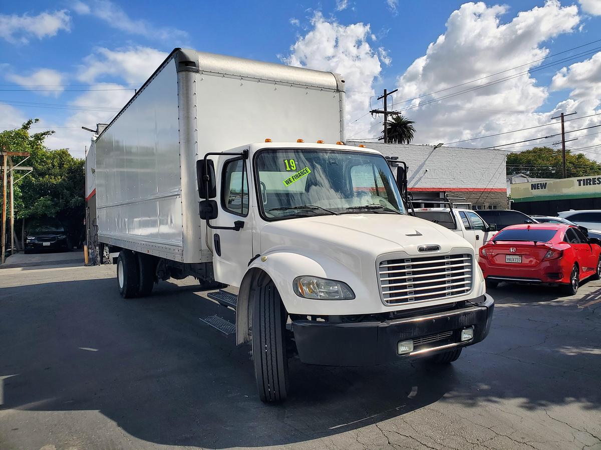 Used 2019 Freightliner M2 26' Box
