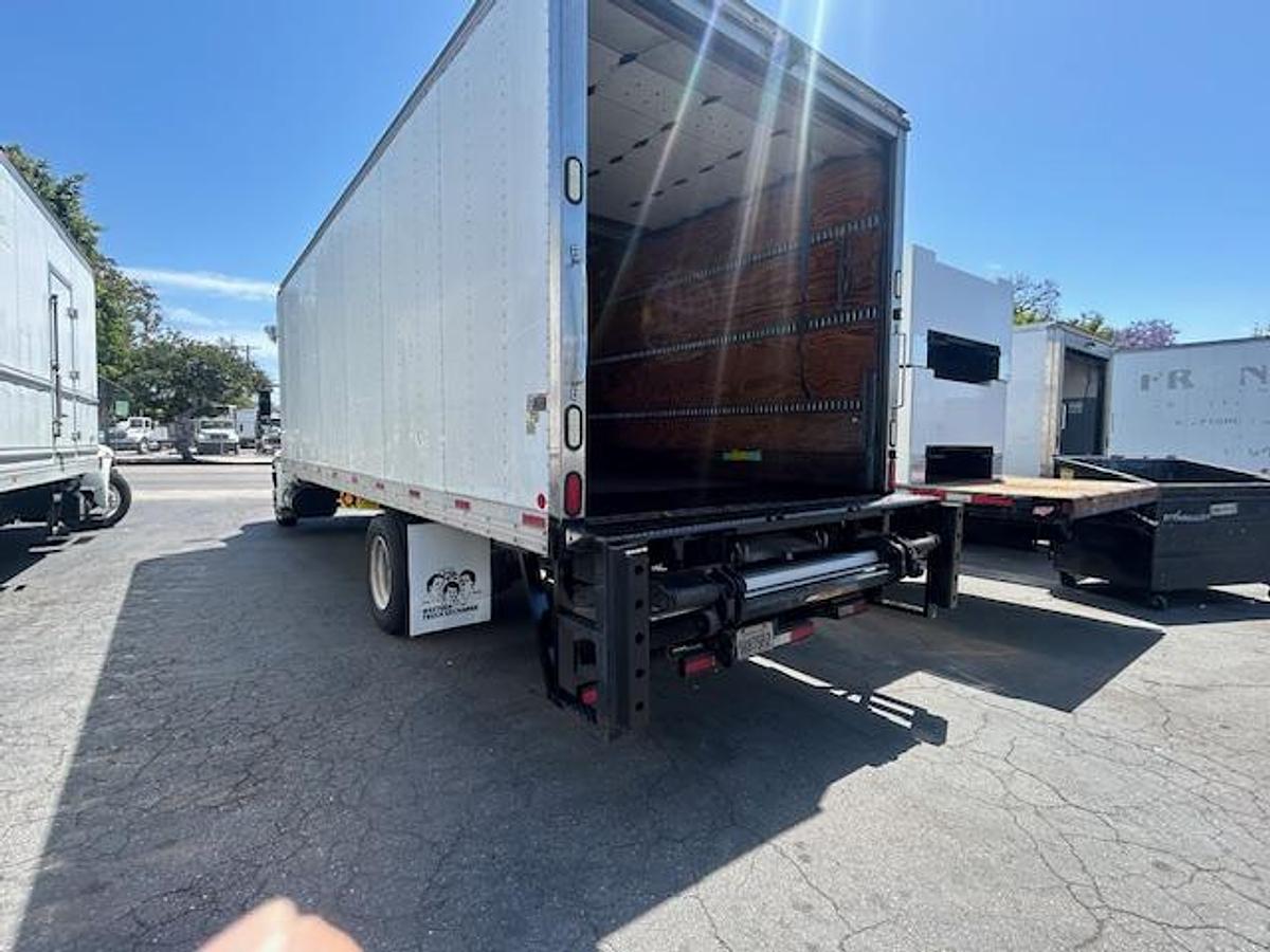 Used 2014 International 4300 26' Box