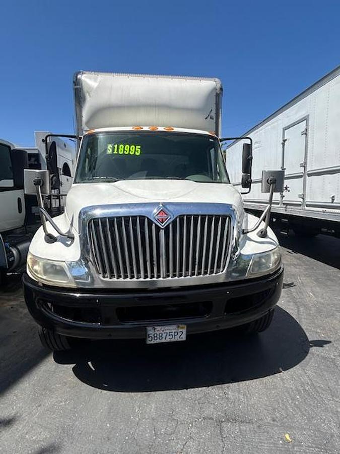 Used 2014 International 4300 26' Box
