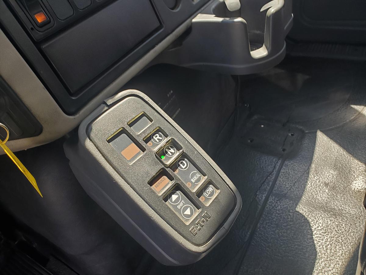 Used 2014 International 4300 24 ft Box Truck for Sale