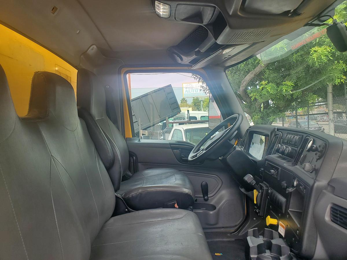 Used 2021 International MV607 with a 26' Box