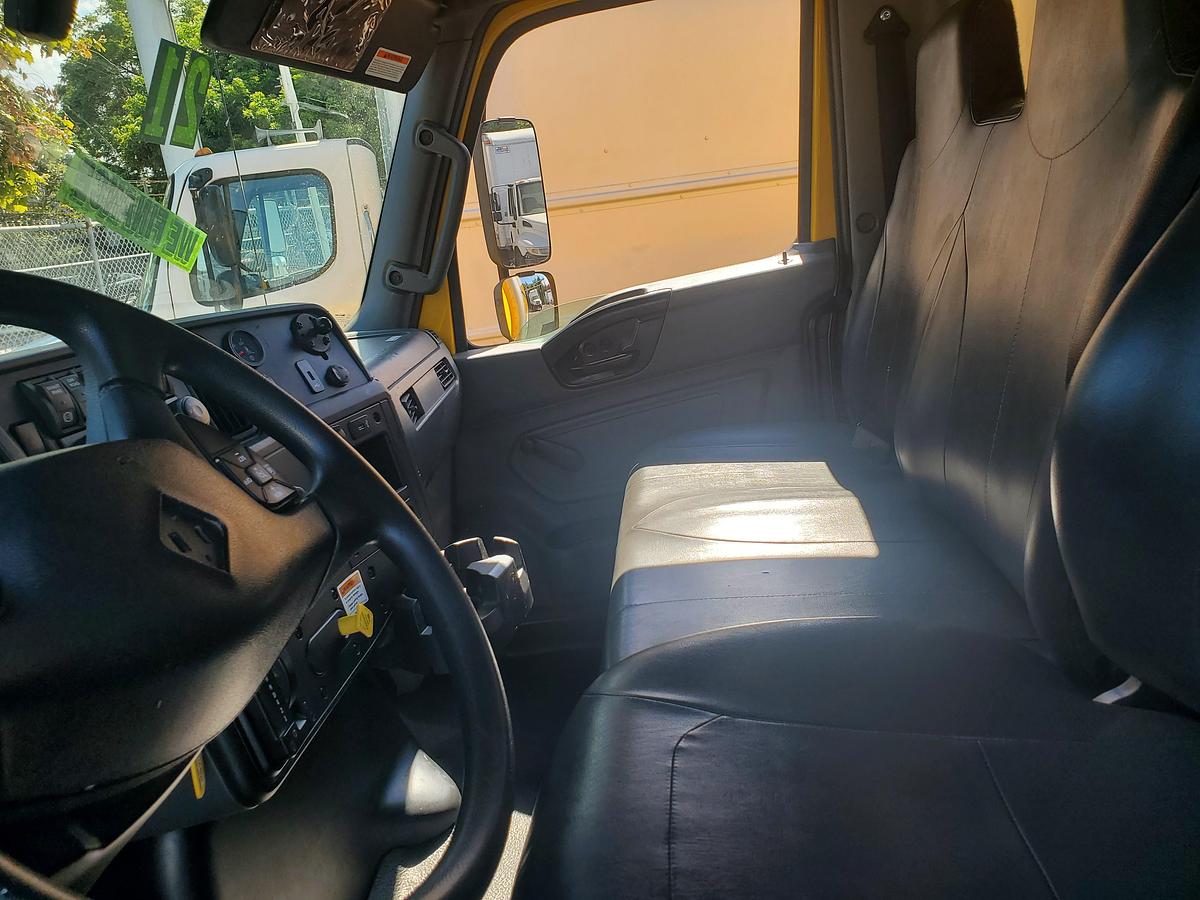 Used 2021 International MV607 with a 26' Box