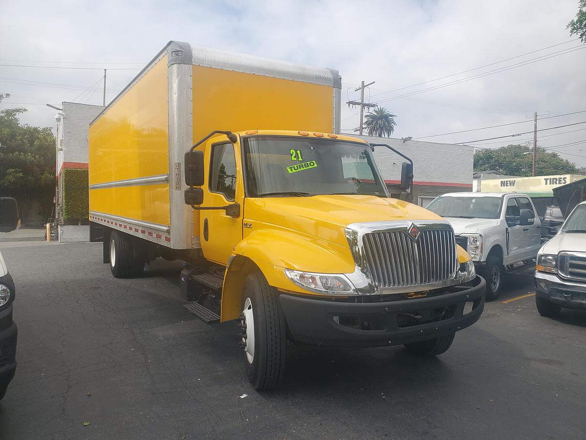 Used 2021 International MV607 with a 26' Box