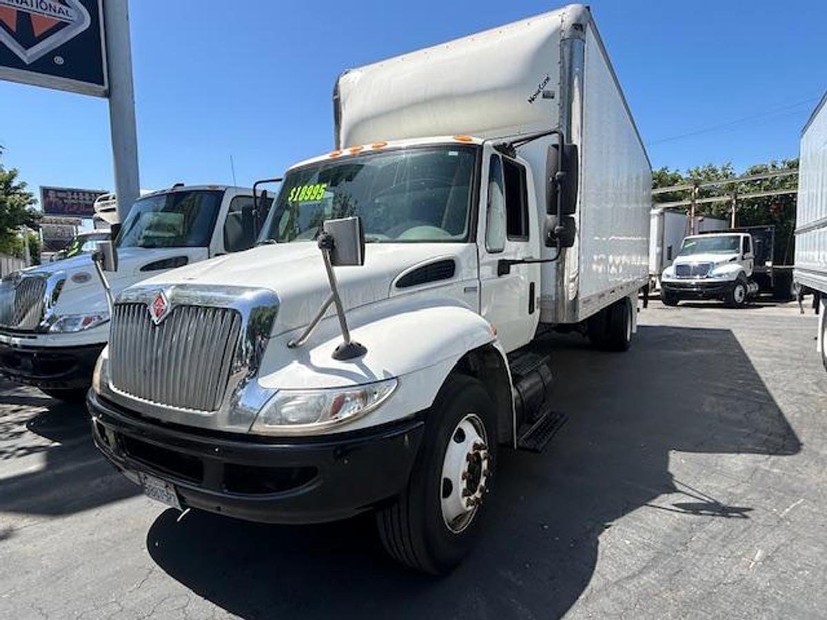 Used 2014 International 4300 26' Box