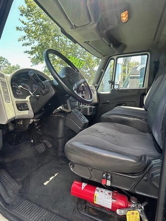 Used 2014 International 4300 26' Box