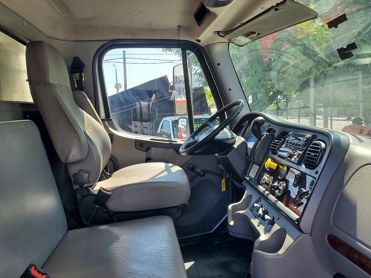 Used 2020 Freightliner M2 26 Foot Refrigerated Truck