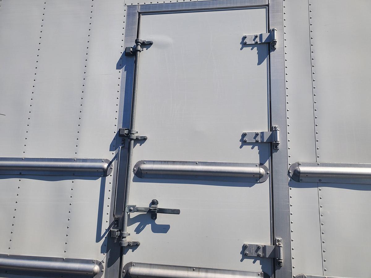 Used 2020 International MV607 26' Reefer