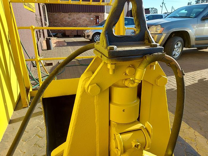 Used Mechanical Clam Shell Grab