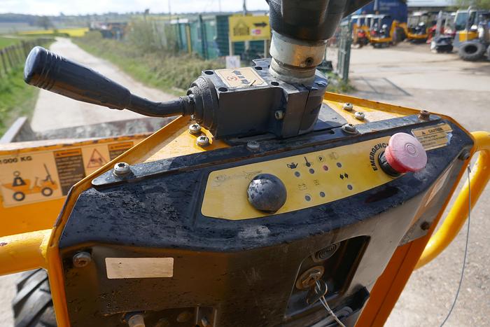 Used 2015 THWAITES 1 TONNE