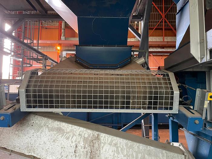 Used Metal detector + belt conveyor