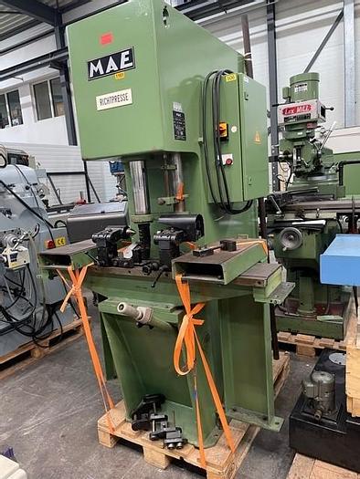 Gebruikt MAE 16t. richtpers