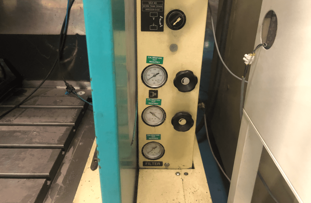 Used Makino EDNC-43 - Vertical machining centre - 1997