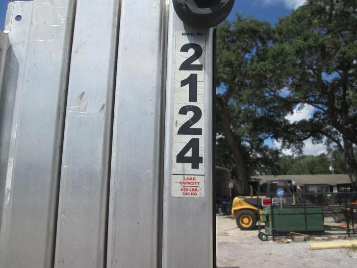 Used Sumner 2124 24' Material Lift