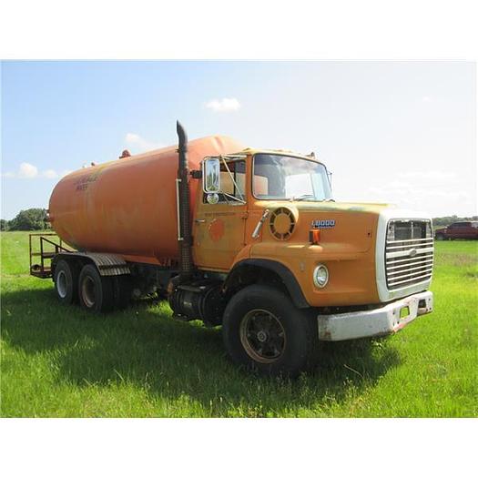 Used 1988 L8000 Tandem Axle Water Truck With 5000 Aluminum Tank