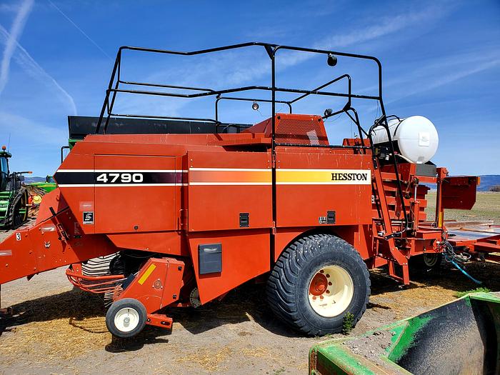 Used Hesston 4790 Baler w/ Accumulator