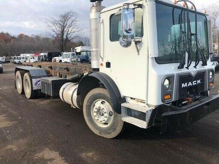 Used 2010 MRU 688S MACK ROLL-OFF