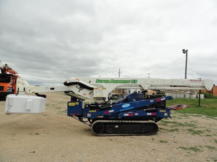Used 2014 skylift/ versalift SUPER ARBORIST 53/VST521