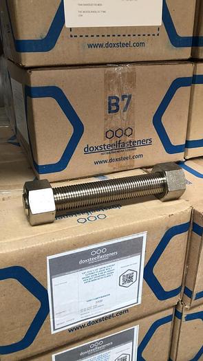 Tornillos tipo espárrago de uso industrial
