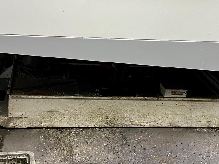 Used Haas VF-8D/40 Vertical Machining Center
