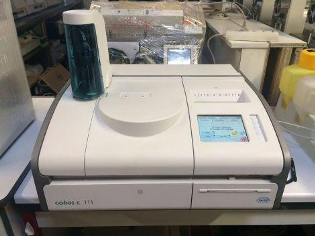 Gebraucht A Vendre ROCHE COBAS C111 Chemistry Analyzer