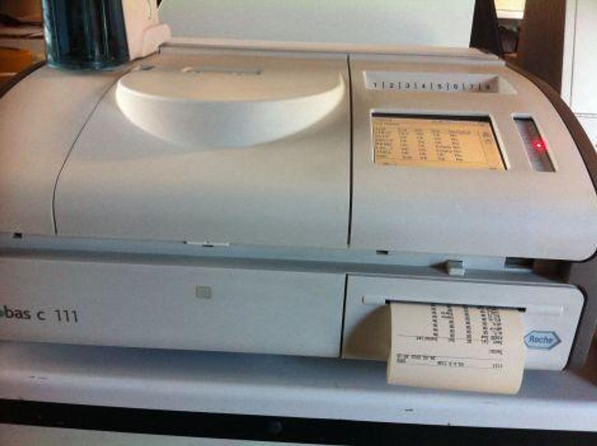D'occasion A Vendre ROCHE COBAS C111 Chemistry Analyzer
