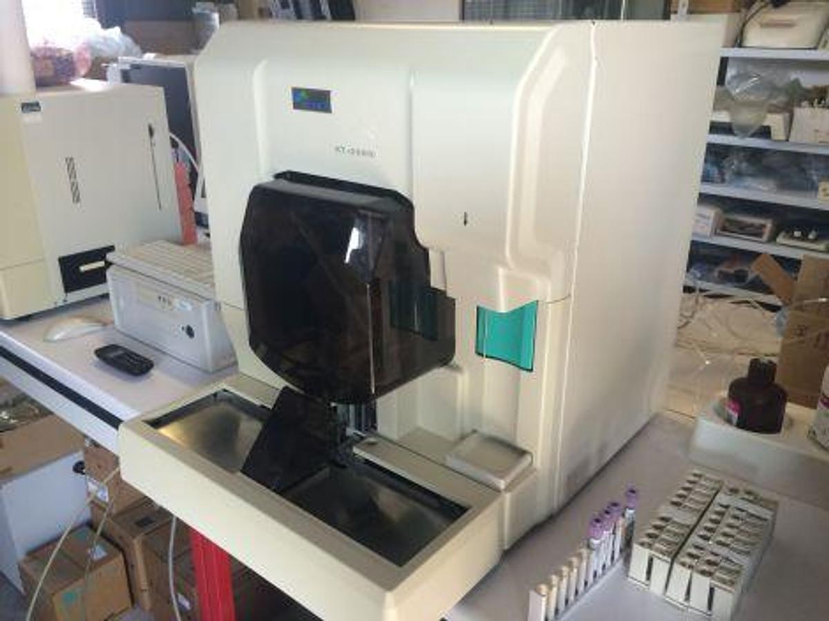 Gebraucht <span>À vendre</span> SYSMEX XT- 2000 i Hematology Analyzer