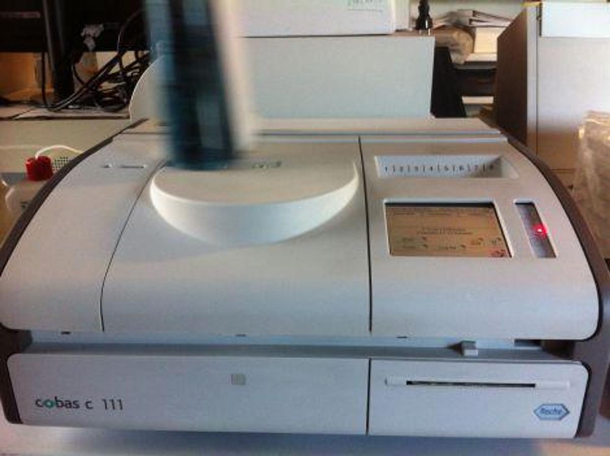 Gebraucht <span>À vendre</span> ROCHE COBAS C111 Chemistry Analyzer