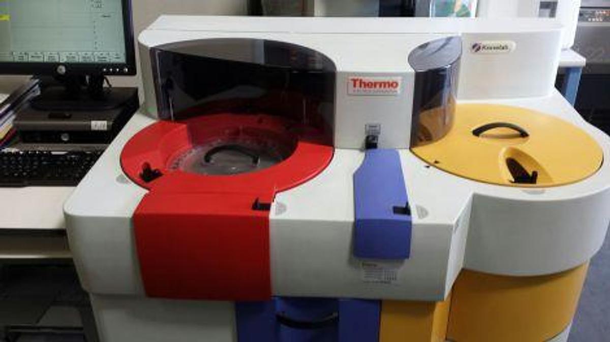 Gebraucht <span>À vendre</span> THERMO KONELAB 30 Chemistry Analyzer
