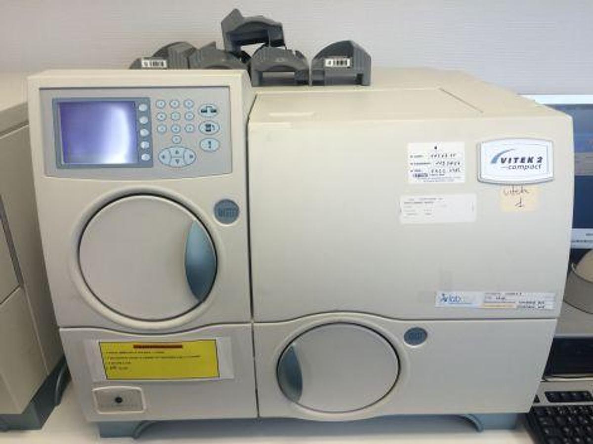 Gebraucht <span>À vendre</span> BIOMERIEUX Vitek 2 Compact Unit