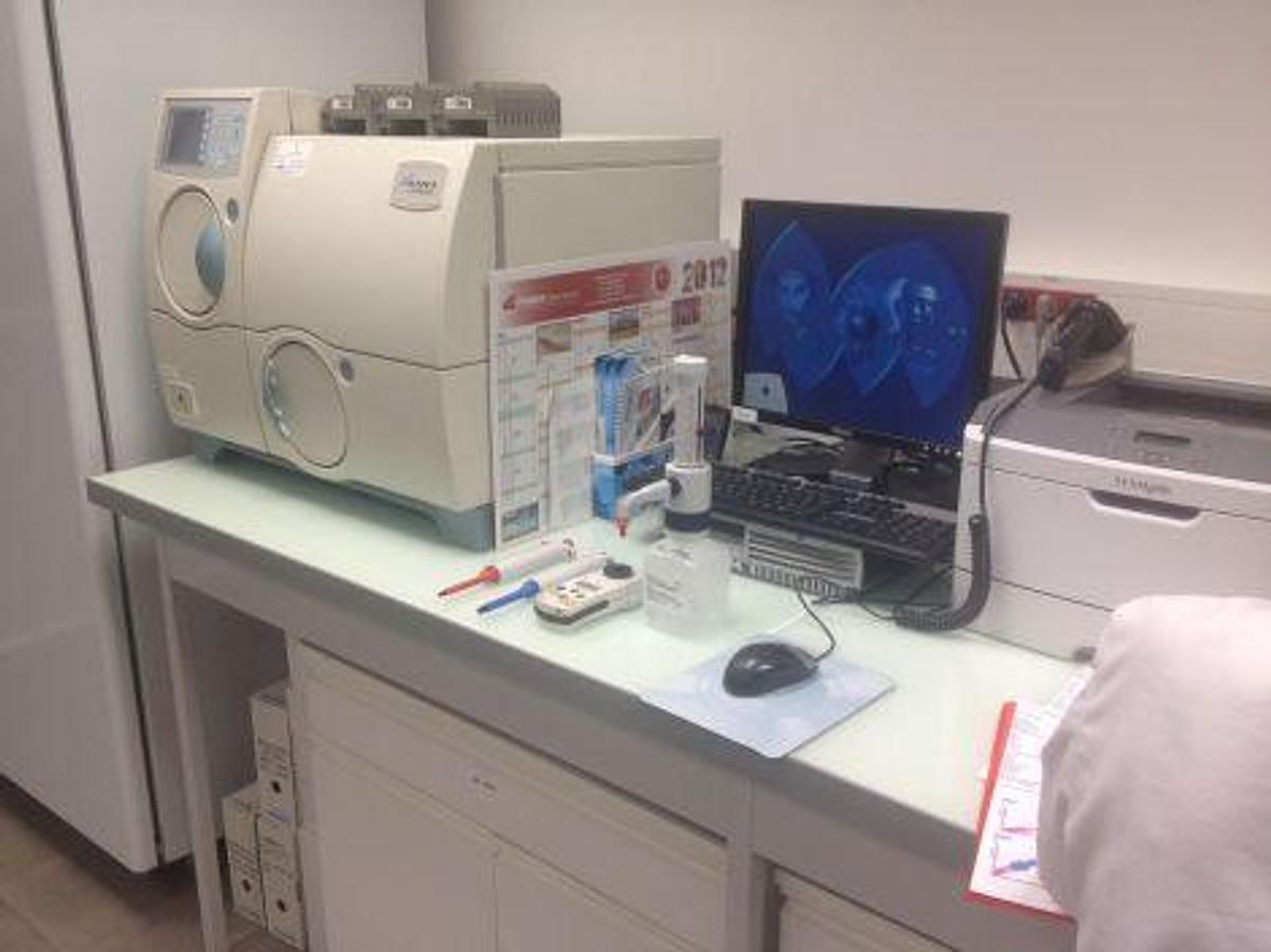 Gebraucht <span>À vendre</span> BIOMERIEUX Vitek 2 compact Unit
