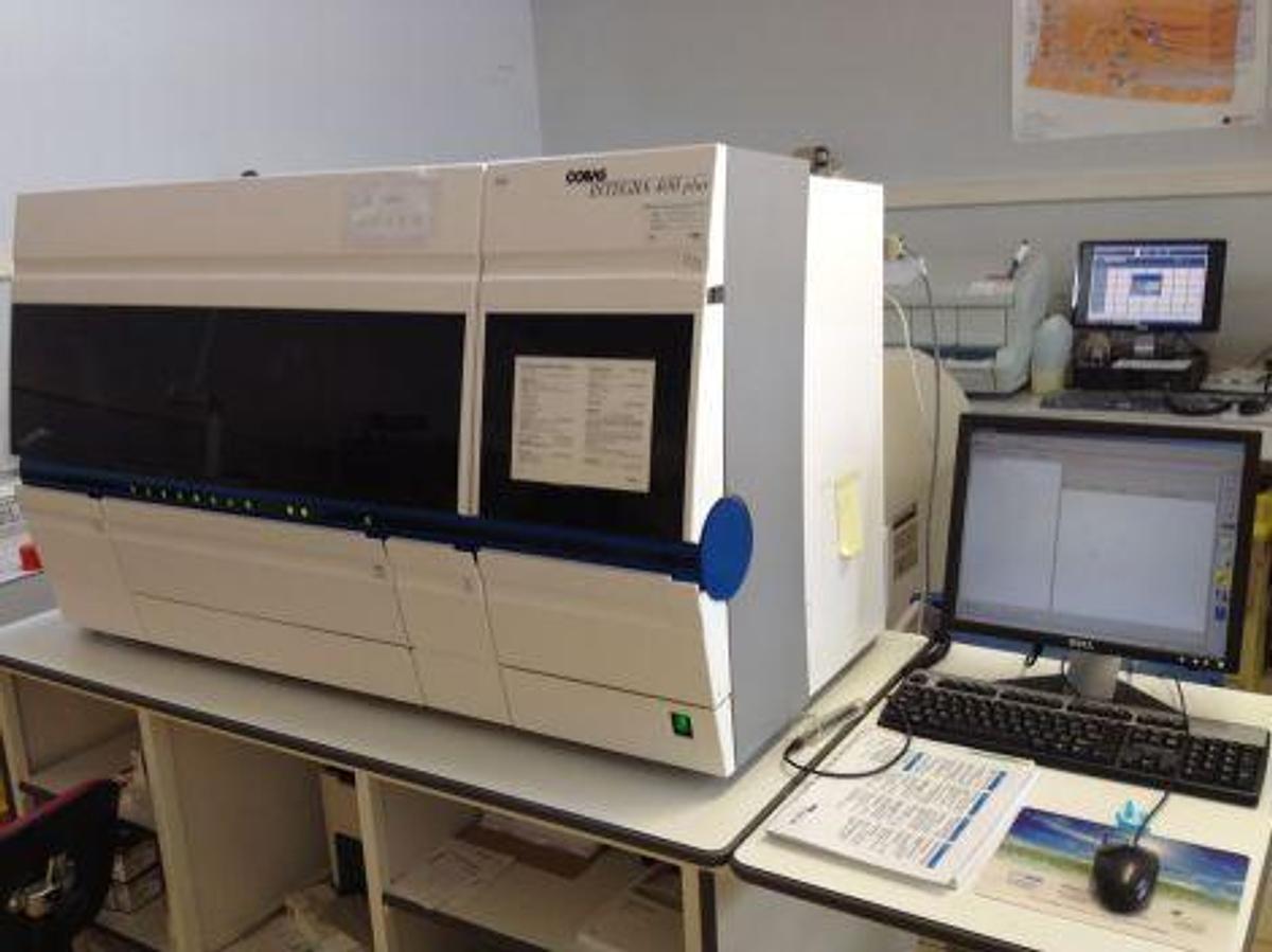 Gebraucht ROCHE Cobas Integra 400 plus Chemistry Analyzer