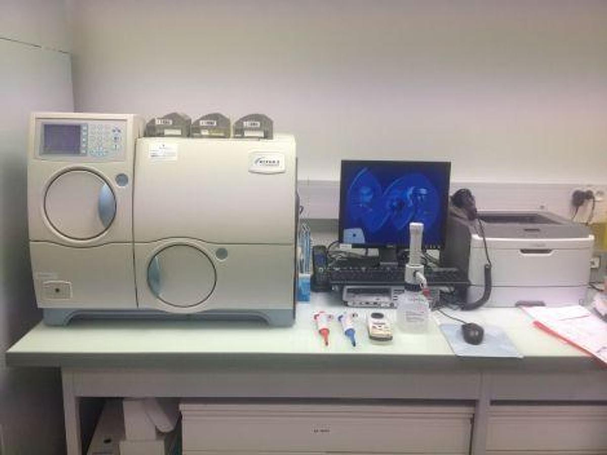 Usado A la venta BIOMERIEUX Vitek 2 compact Unit