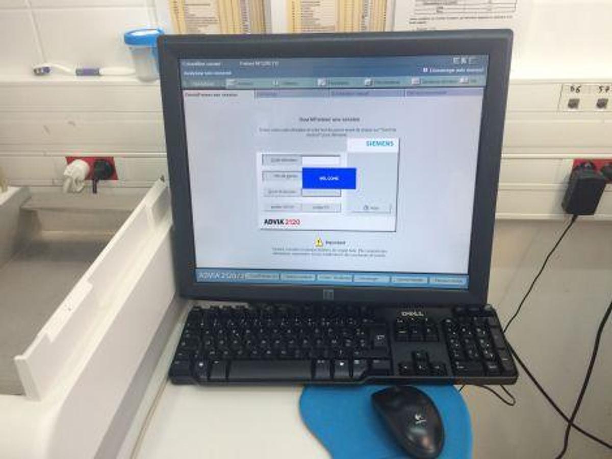 Gebraucht <span>À vendre</span> SIEMENS ADVIA 2120i Hematology Analyzer
