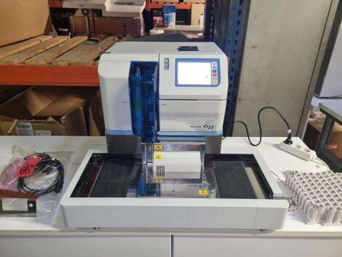 D'occasion A Vendre TOSOH G11 Chemistry Analyzer