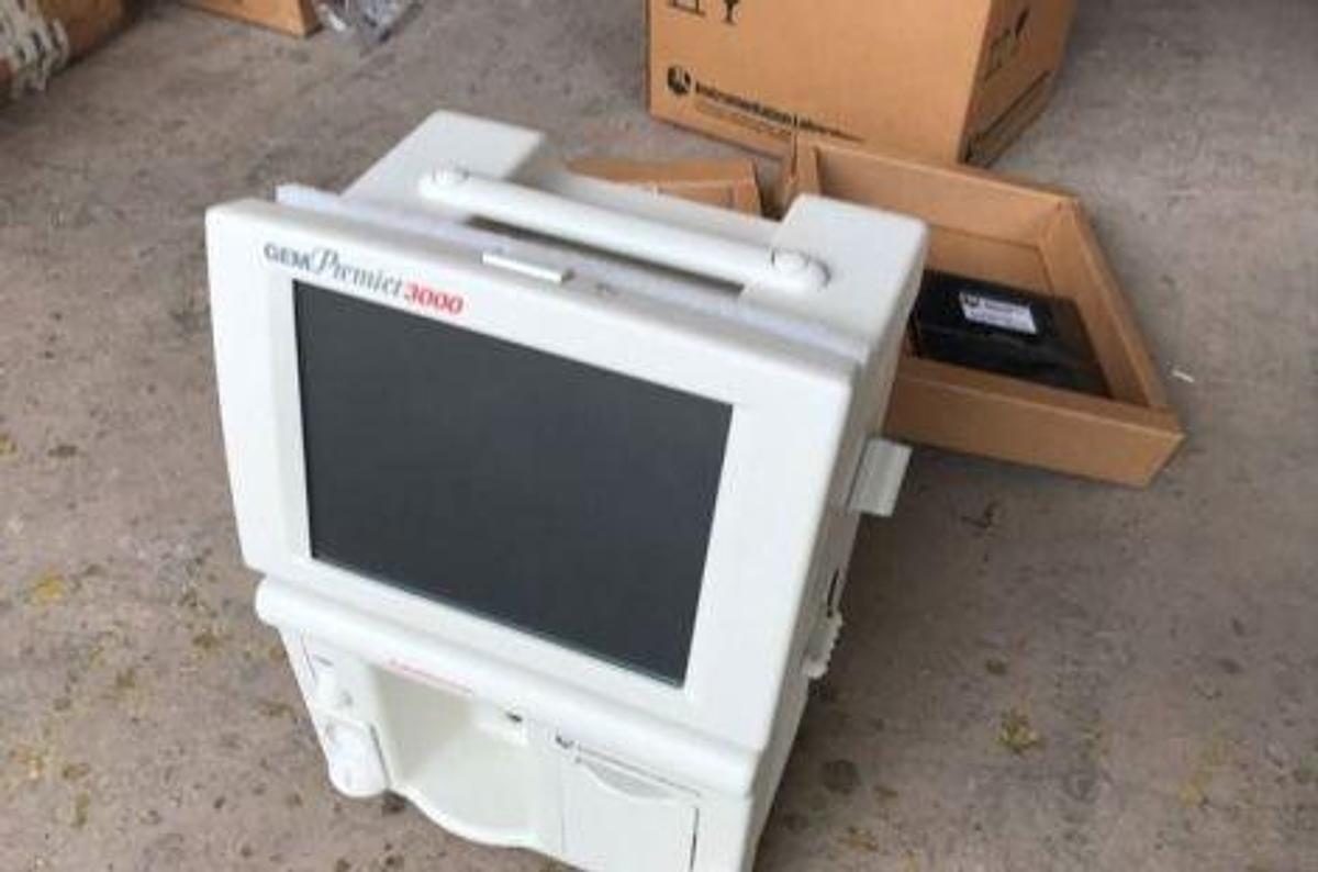 A Vendre INSTRUMENTATION LABORATORY GEM Premier 3000 Blood Gas Analyzer