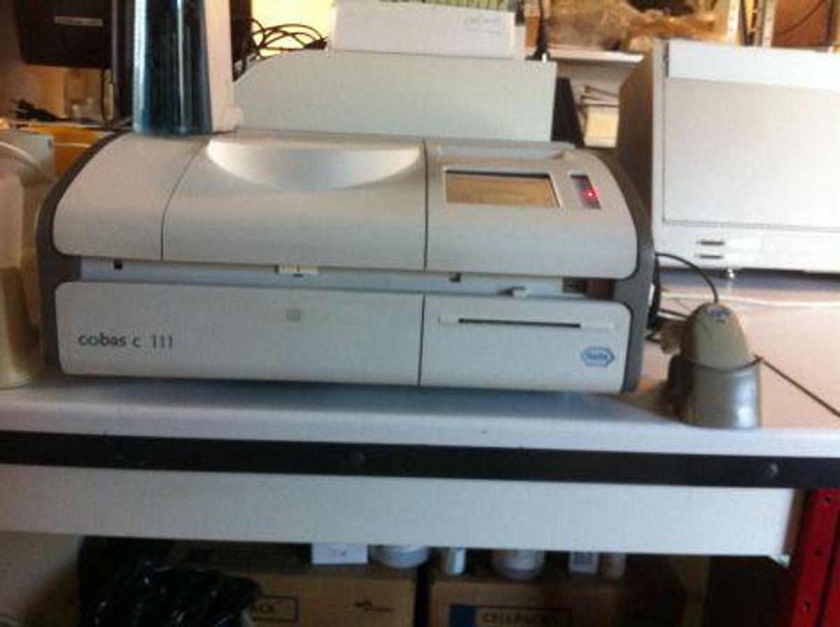 Gebraucht <span>À vendre</span> ROCHE COBAS C111 Chemistry Analyzer