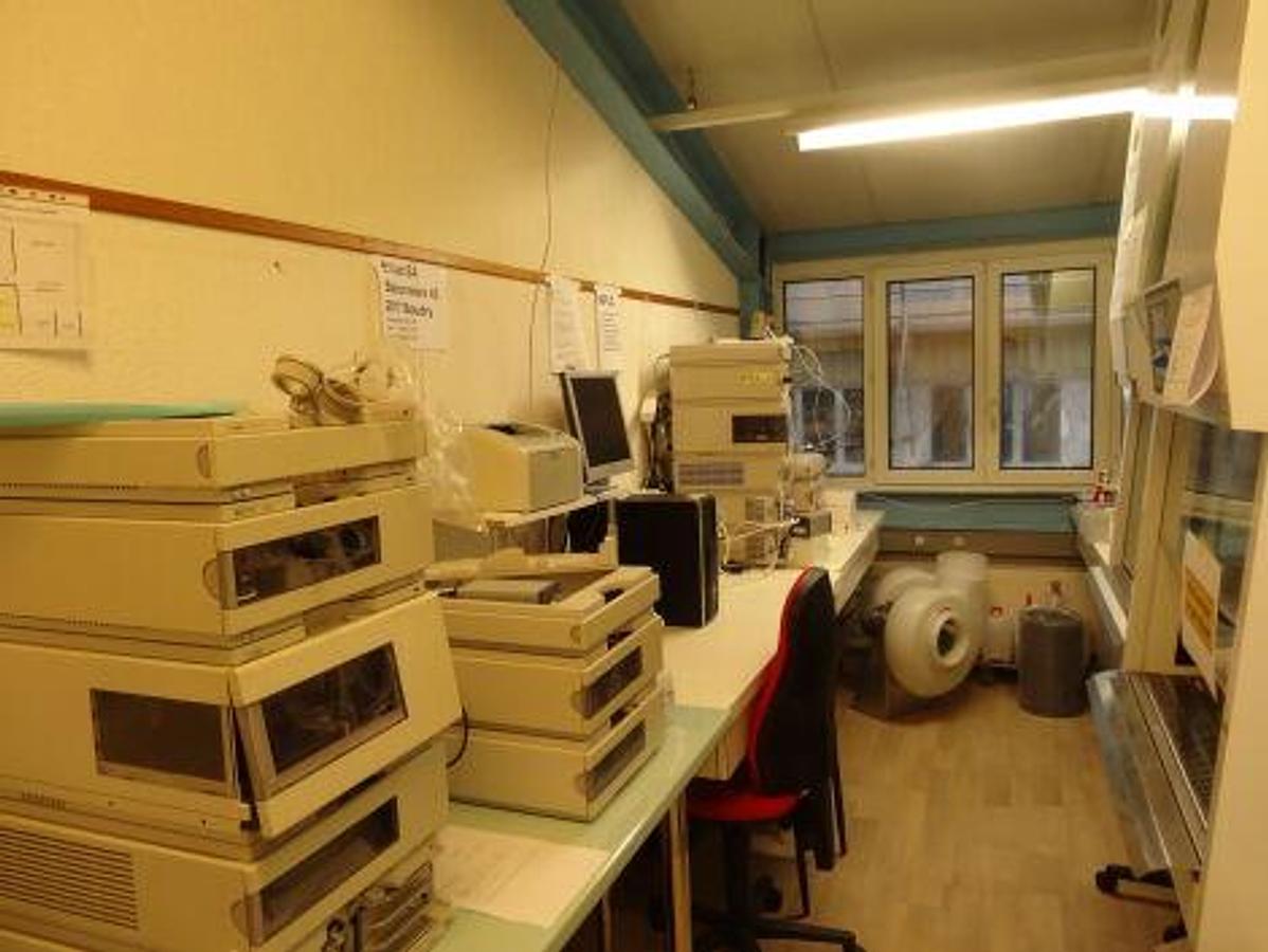 D'occasion A Vendre AGILENT/HP HPLC 1100 Gas Chromatograph