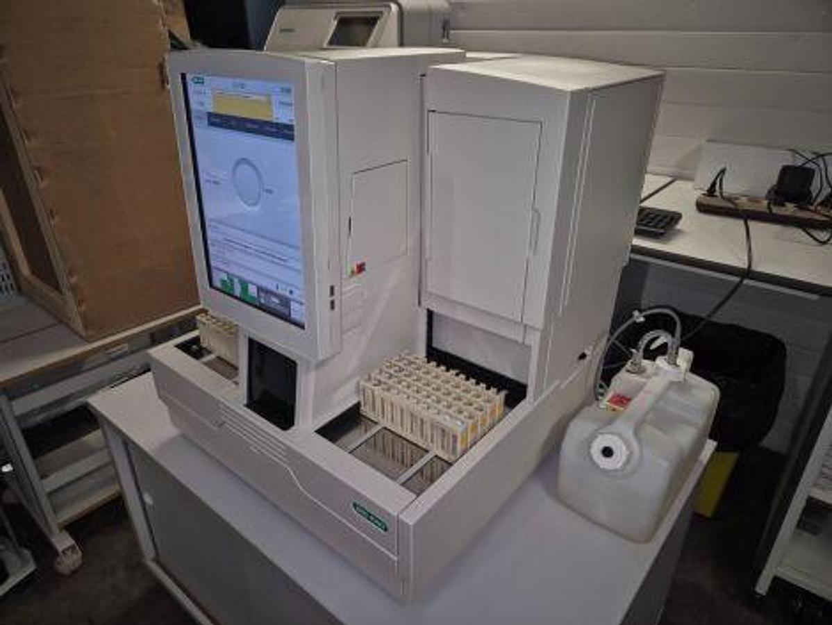 Gebraucht BIO-RAD D-100 Hemoglobinometr