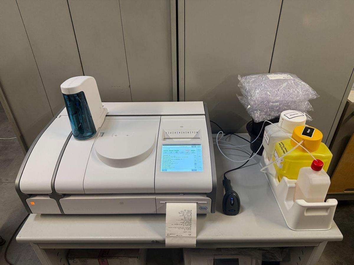 Gebraucht ROCHE Cobas C111 Chemistry Analyzer