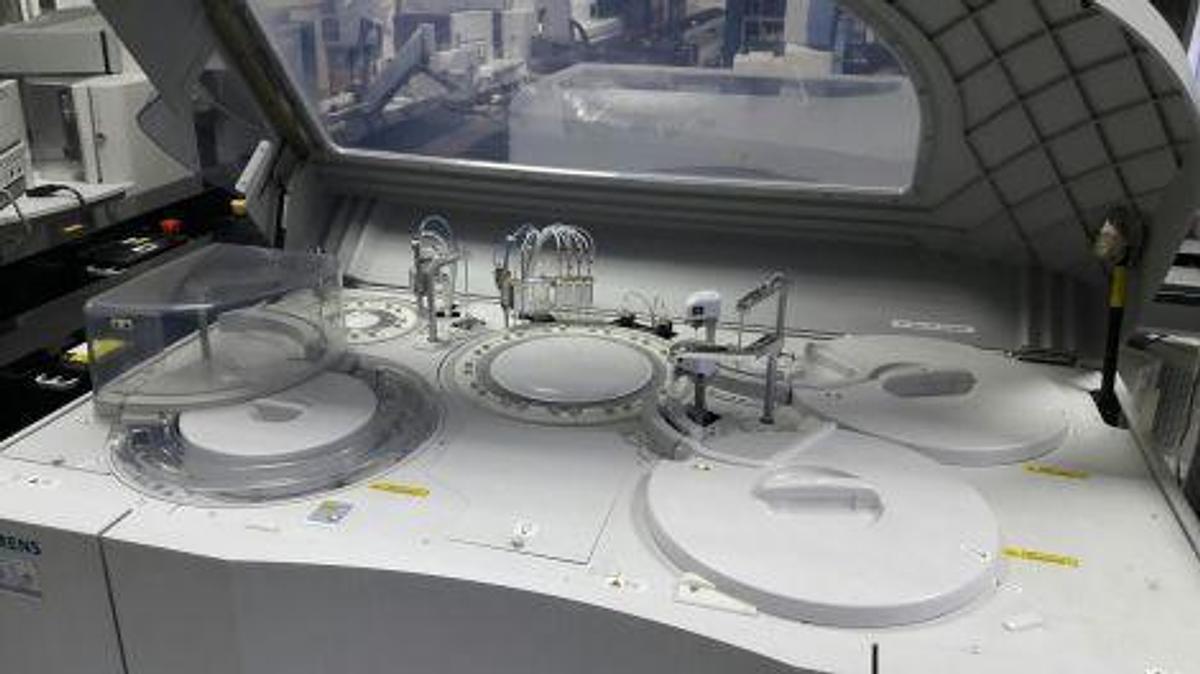 Used SIEMENS ADVIA 1800 Chemistry Analyzer