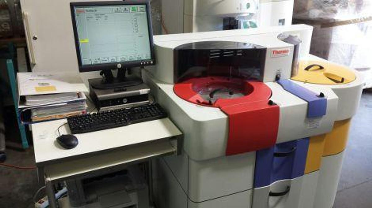 Usado A la venta THERMO KONELAB 30 Chemistry Analyzer