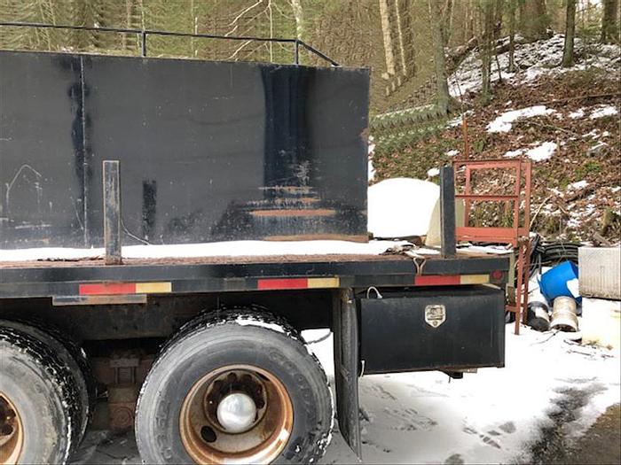 Used 2004 Peterbilt 1500 Gallon Water Truck