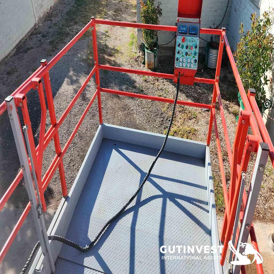 Used 2 - Scissor lift platform - 10 meters